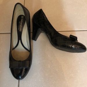 Naturalizer pumps.